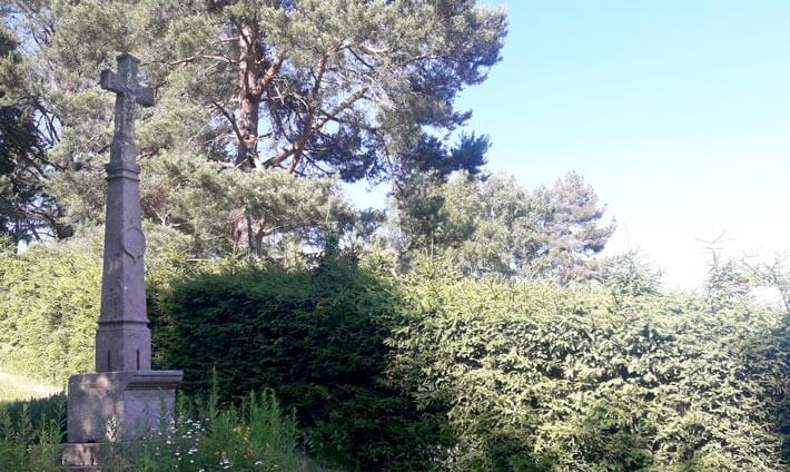 Croix en pierre sur la balade des croix de Liézey