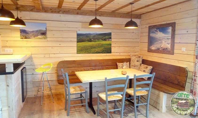 <p>Espace repas, cuisine faite maison livré dans votre gîte à 5min de Gérardmer</p>