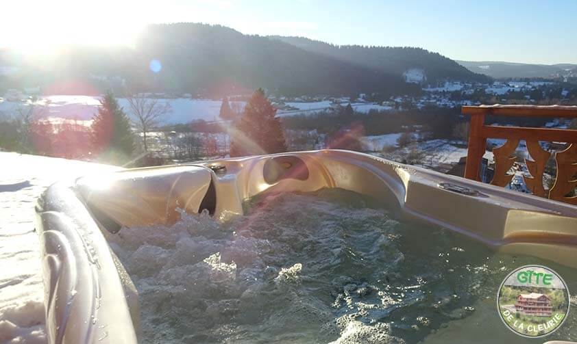 <p>Soleil couchant sur le massif vosgien, depuis le SPA à 35°c</p>