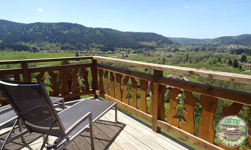 <p>Transat sur le grand balcon, avec vue panoramique sur les montagnes des Vosges</p>