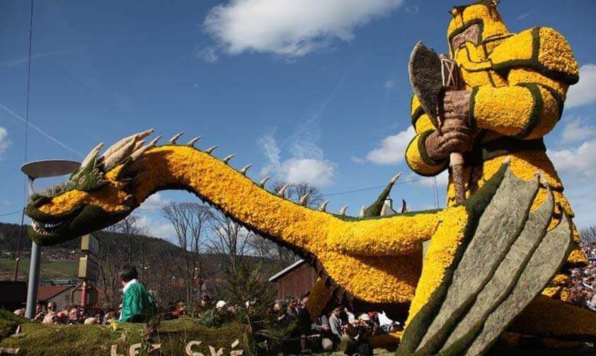 Char de chevalier et dragon en jonquilles