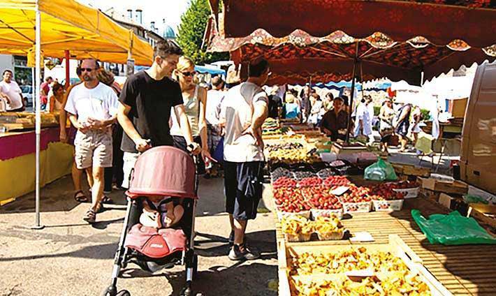 Allée des artisans au marché à Gérardmer